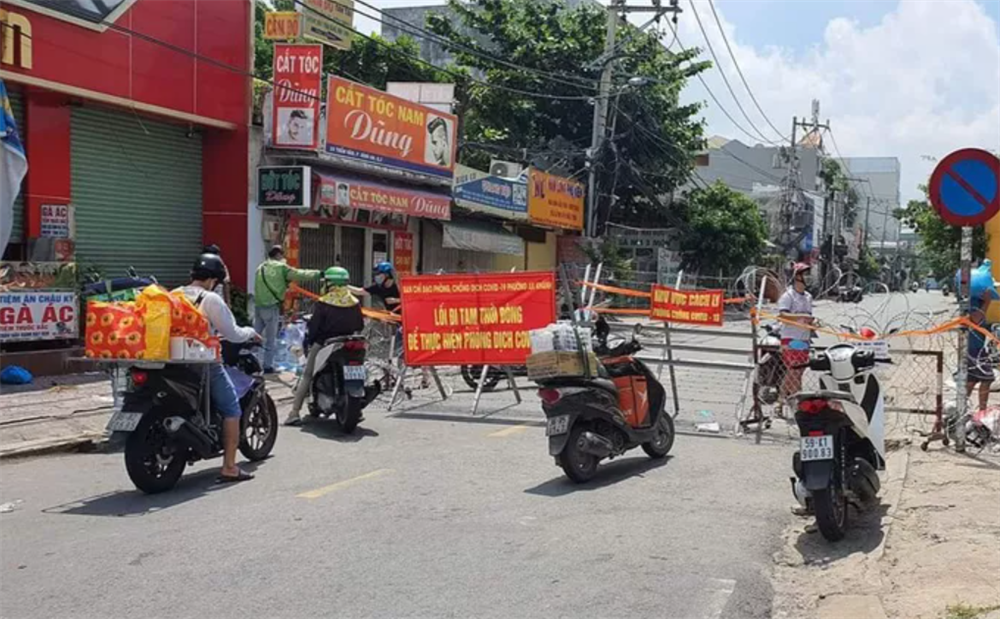 Trước 30/9 TP. Hồ Chí Minh sẽ được gỡ bỏ hàng rào kẽm gai và chốt chặn